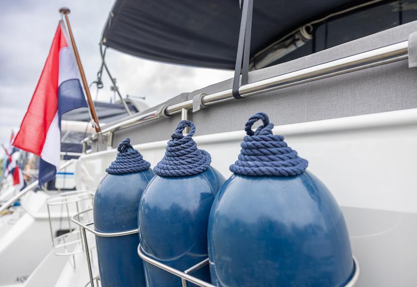 De Driesprong Yachtcharters Exterieur Motorjacht Comtesse 63