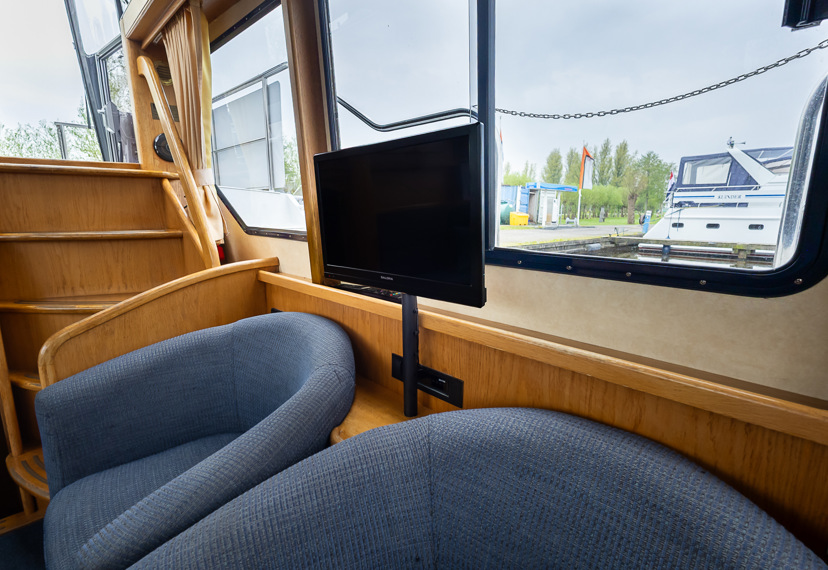 De Driesprong Yachtcharters Interieur Motorjacht Saphir 34