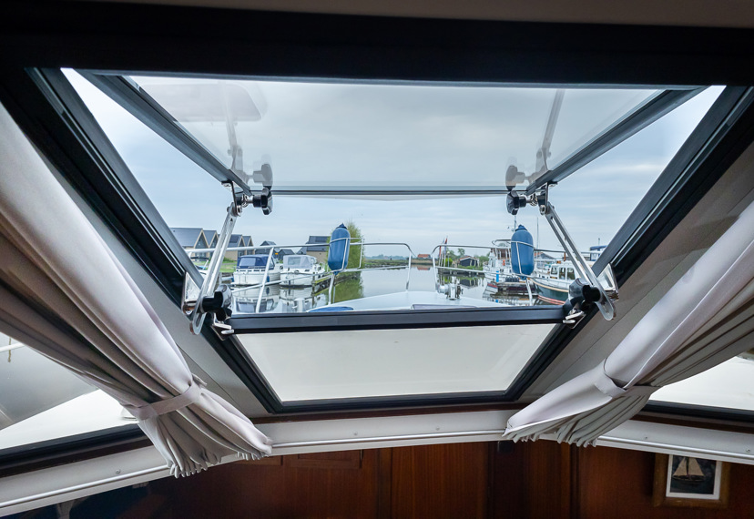 De Driesprong Yachtcharters Interieur Motorjacht Kuinder 39