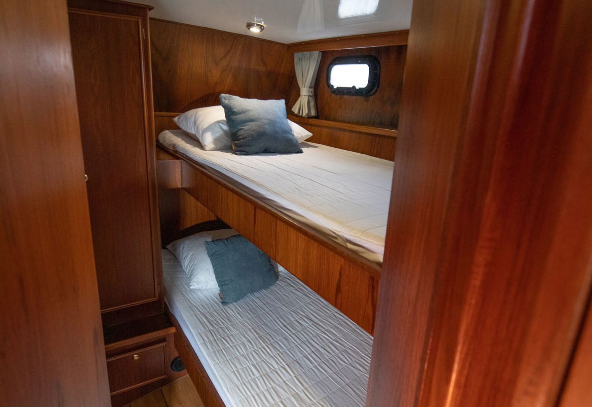 De Driesprong Yachtcharters Interieur Motorjacht Alopia 08