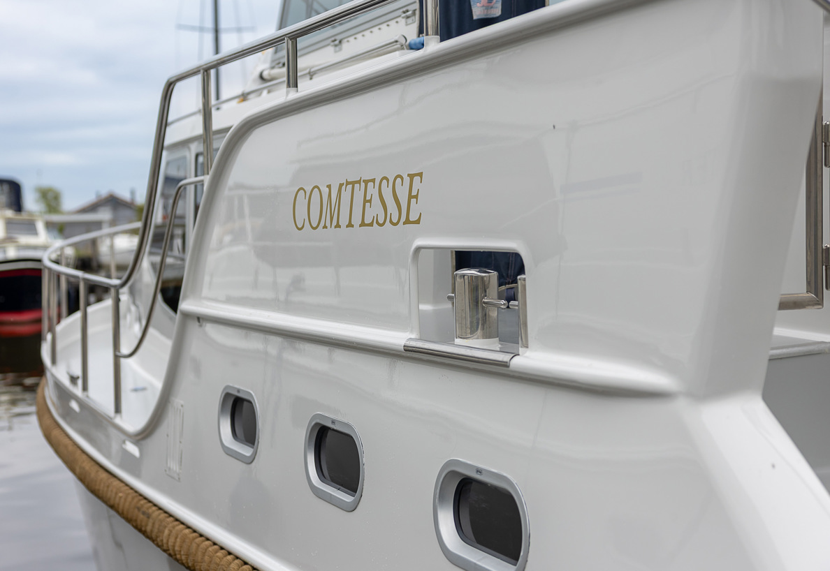 De Driesprong Yachtcharters Exterieur Motorjacht Comtesse 65