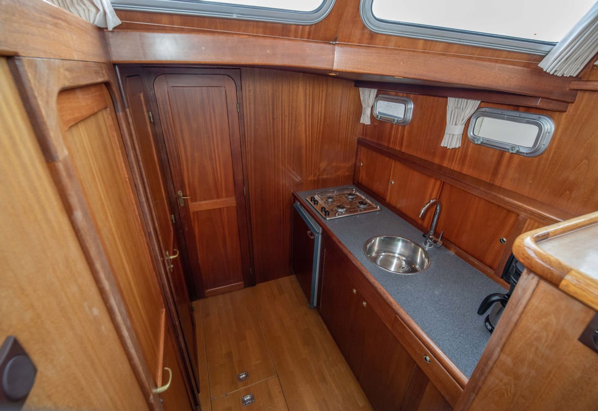 De Driesprong Yachtcharters Interieur Motorjacht Freon 12