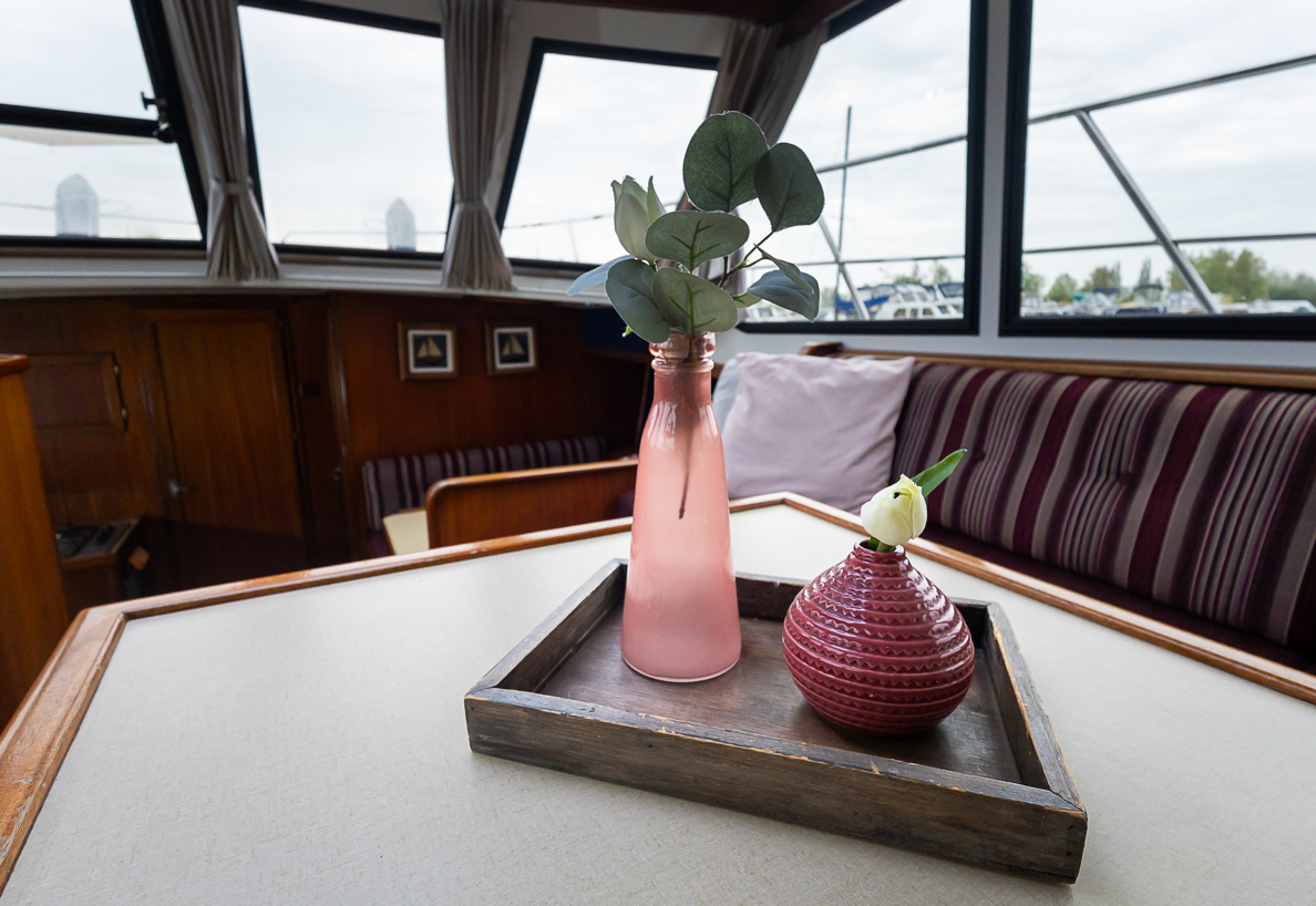 De Driesprong Yachtcharters Interieur Motorjacht Kuinder 33