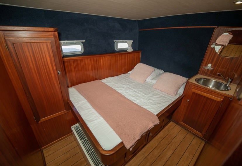 De Driesprong Yachtcharters Interieur Motorjacht Tjonger 14