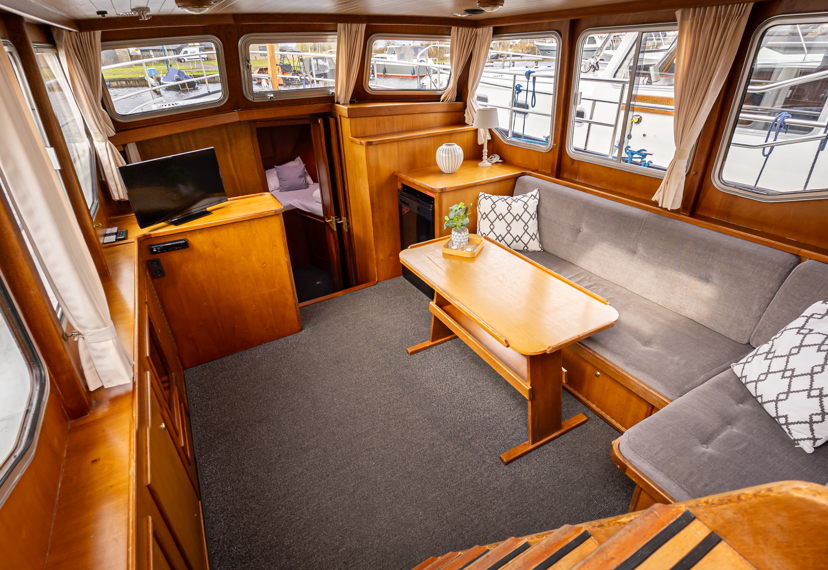 De Driesprong Yachthcharters Interieur Motorjacht Frisa 19