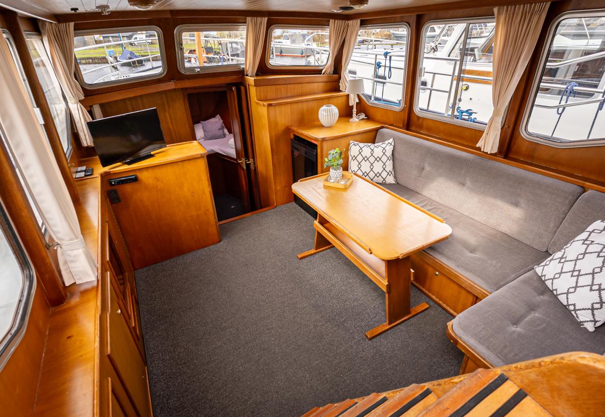 De Driesprong Yachthcharters Interieur Motorjacht Frisa 19
