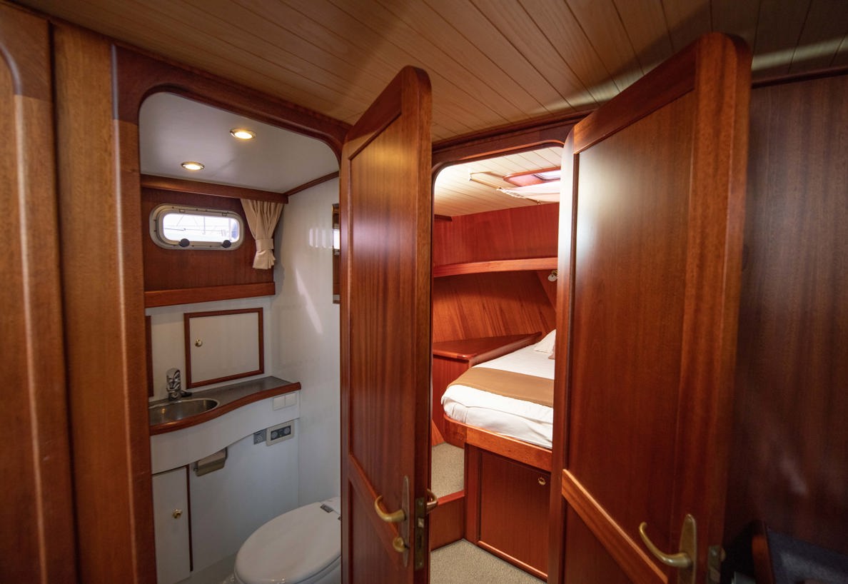 De Driesprong Yachtcharters Interieur Motorjacht Freule 07