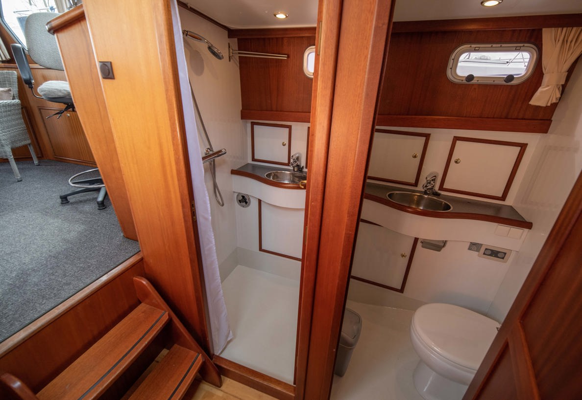 De Driesprong Yachtcharters Interieur Motorjacht Freule 10