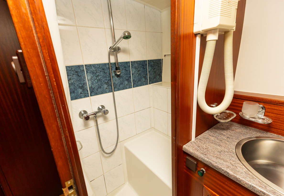 De Driesprong Yachtcharters Interieur Motorjacht Atherina 26