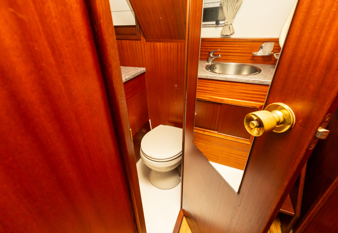 De Driesprong Yachtcharters Interieur Motorjacht Atherina 25