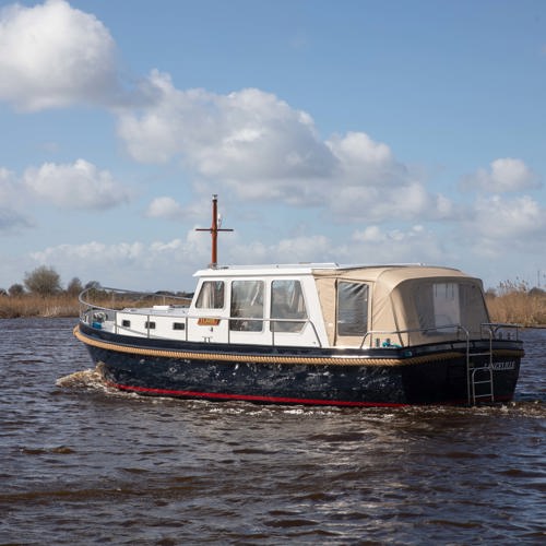 Die ultimative 2-Personen-Yacht in Friesland mieten, unter 10 Metern!