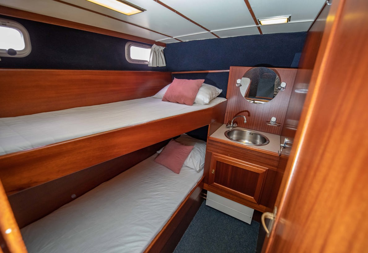 De Driesprong Yachtcharters Interieur Motorjacht Fenris 16