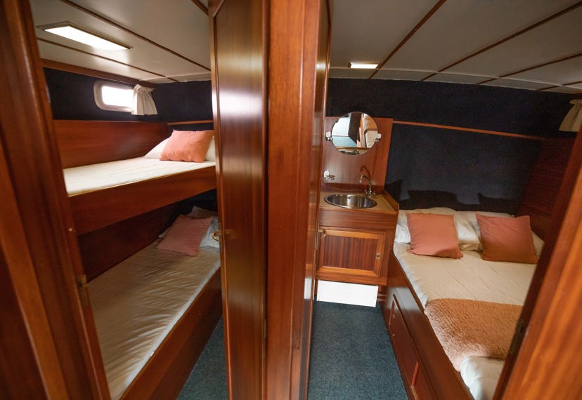 De Driesprong Yachtcharters Interieur Motorjacht Fenris 14