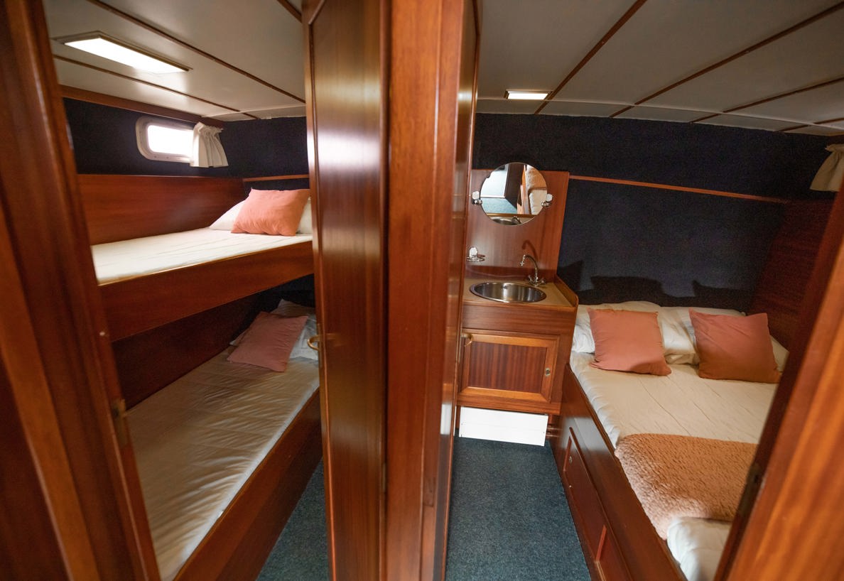 De Driesprong Yachtcharters Interieur Motorjacht Fenris 14