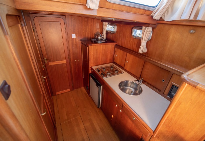De Driesprong Yachtcharters Interieur Motorjacht Flarde 08