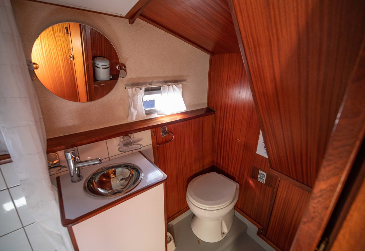 De Driesprong Yachtcharters Interieur Motorjacht Tjonger 17