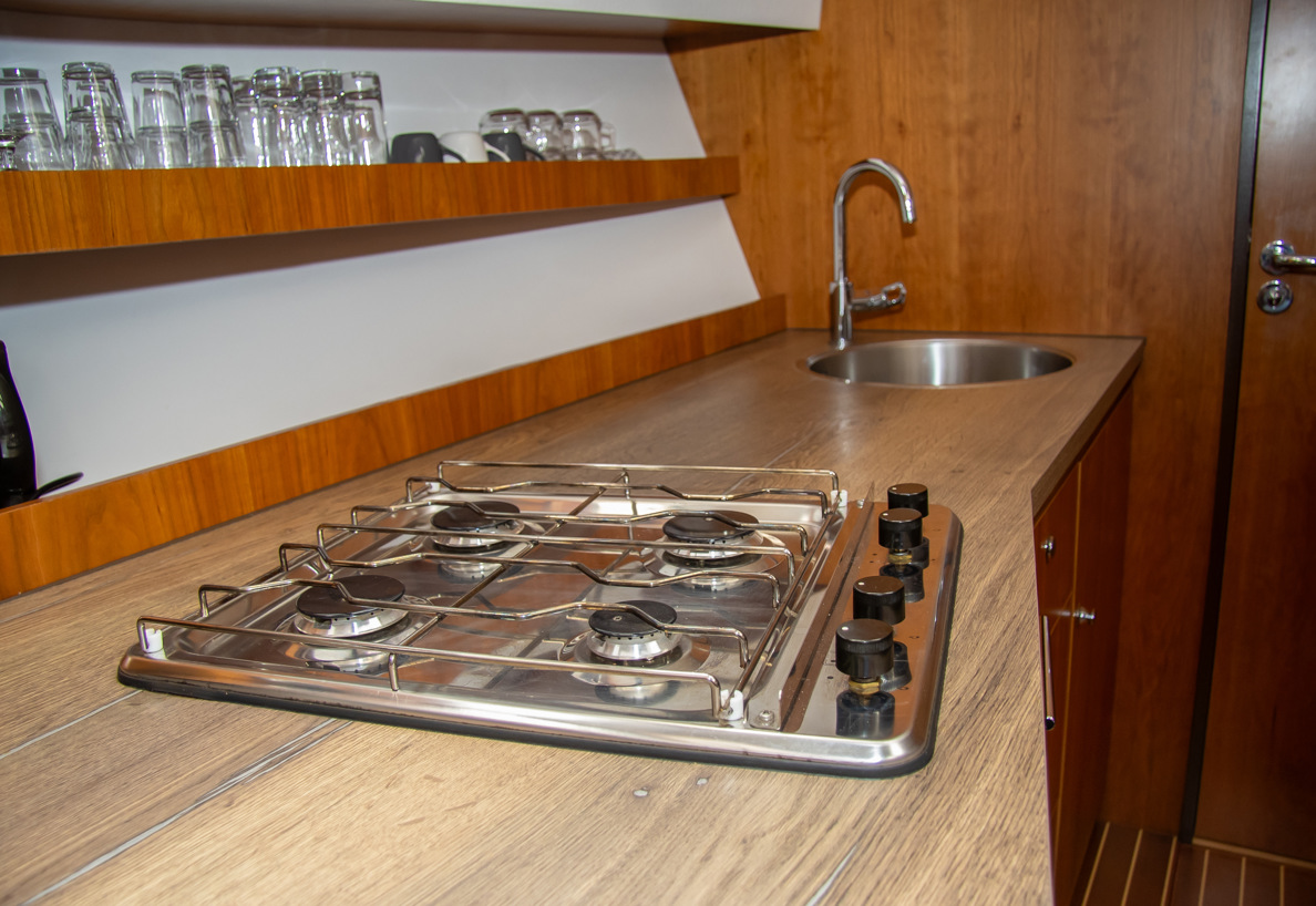 De Driesprong Yachtcharters Interieur Motorjacht Copain 14