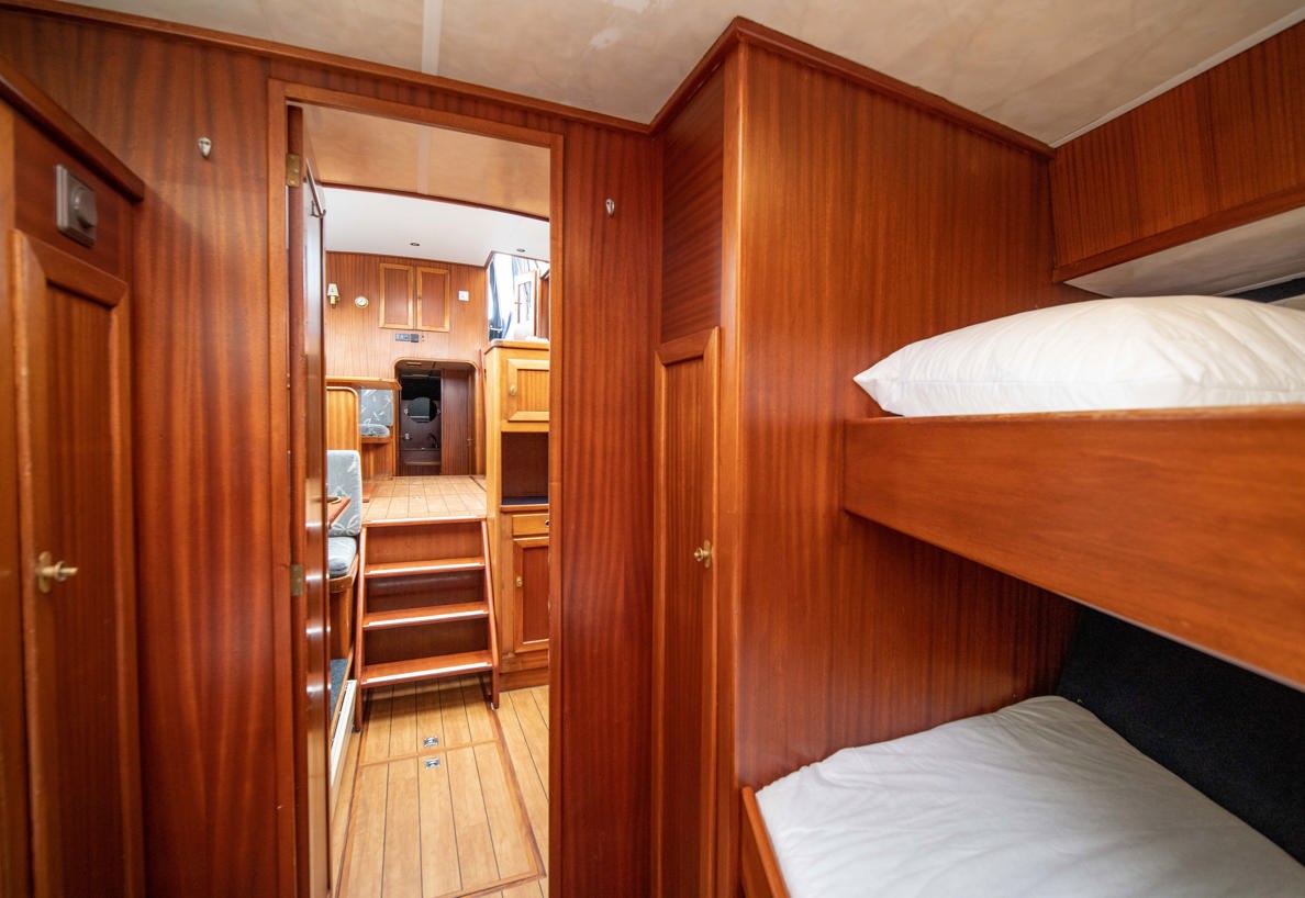 De Driesprong Yachtcharters Interieur Motorjacht Fenris 02