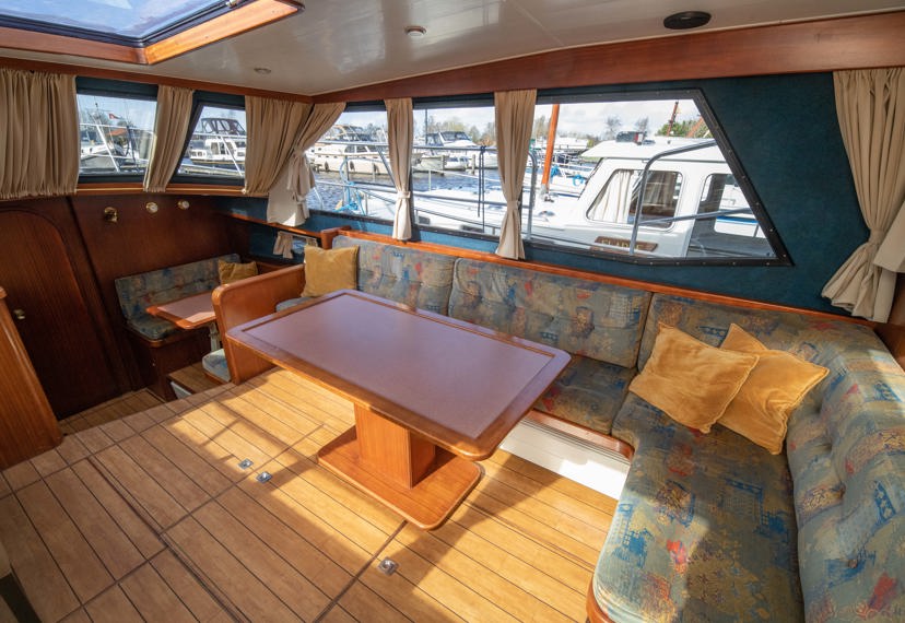 De Driesprong Yachtcharters Interieur Motorjacht Remora 20