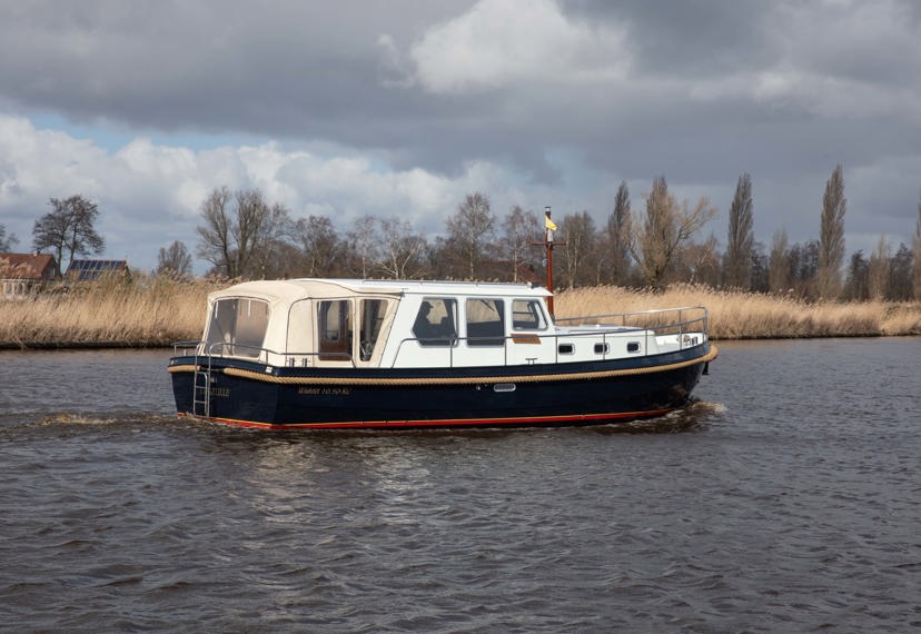 De Driesprong Yachtcharters Exterieur Motorjacht Freon 16