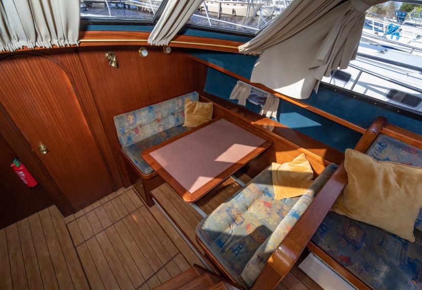 De Driesprong Yachtcharters Interieur Motorjacht Remora 32