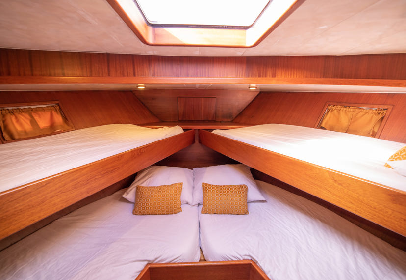 De Driesprong Yachtcharters Interieur Motorjacht Splendens 01