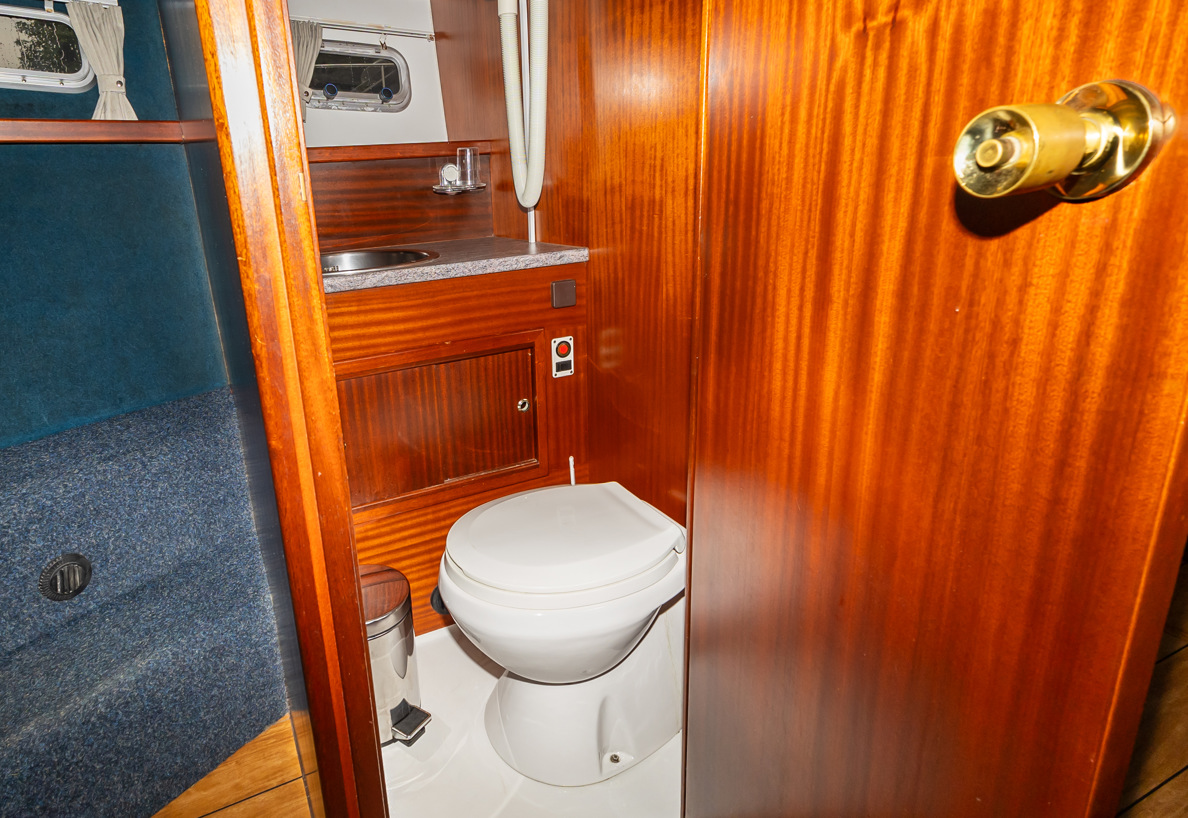 De Driesprong Yachtcharters Interieur Motorjacht Atherina 3 (1)