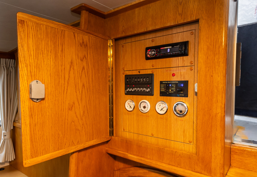 De Driesprong Yachtcharters Interieur Motorjacht Comtesse 27
