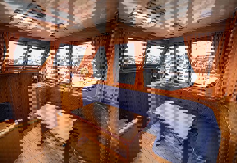 De Driesprong Yachtcharters Interieur Motorjacht Belone 08