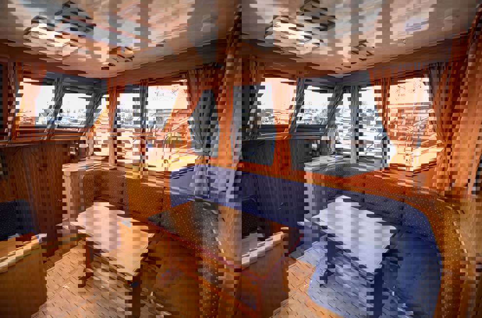 De Driesprong Yachtcharters Interieur Motorjacht Belone 08