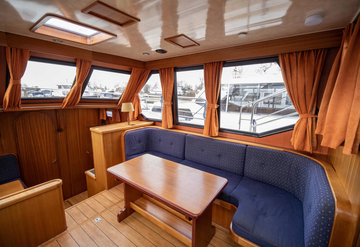 De Driesprong Yachtcharters Interieur Motorjacht Belone 08