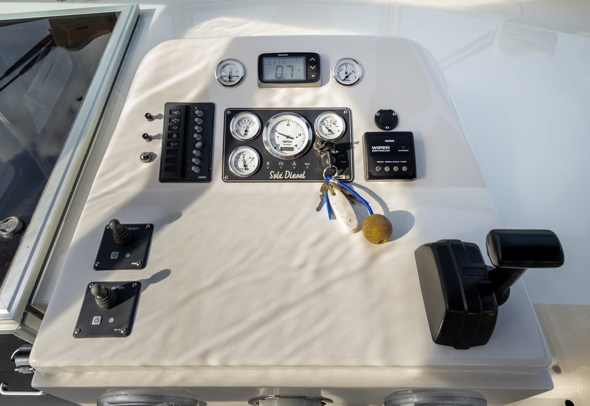 De Driesprong Yachtcharters Dashboard Motorjacht Comtesse 3