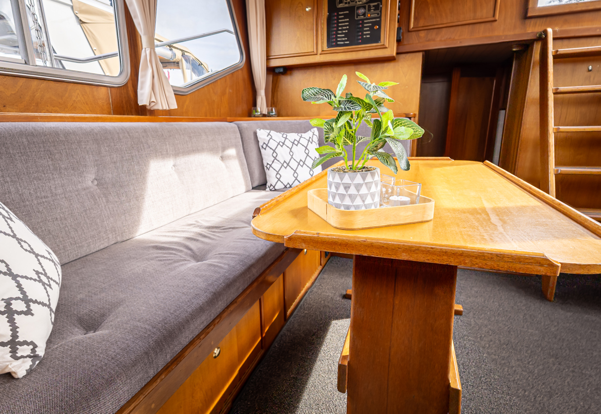 De Driesprong Yachthcharters Interieur Motorjacht Frisa 21
