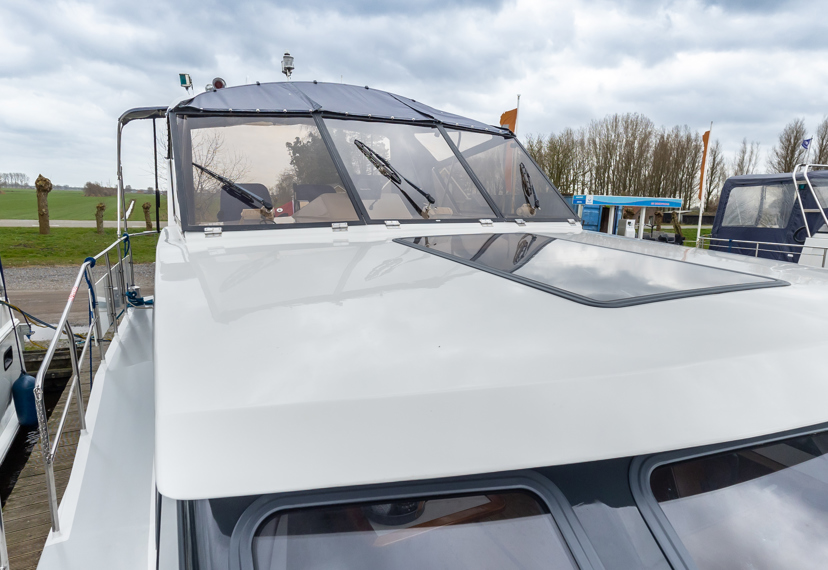 De Driesprong Yachtcharters Exterieur Motorjacht Andreas 18