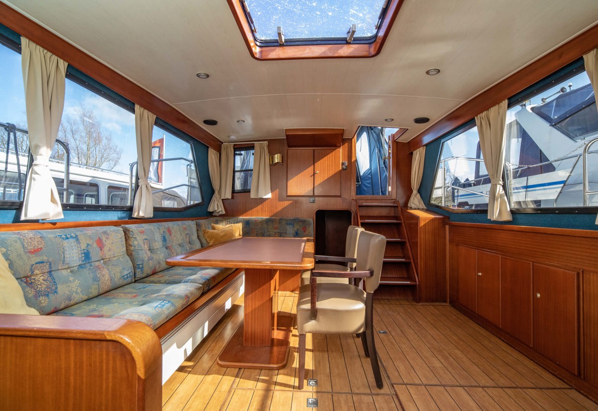 De Driesprong Yachtcharters Interieur Motorjacht Remora 26