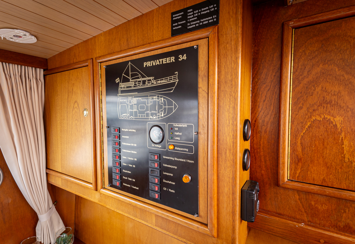 De Driesprong Yachthcharters Interieur Motorjacht Frisa 22