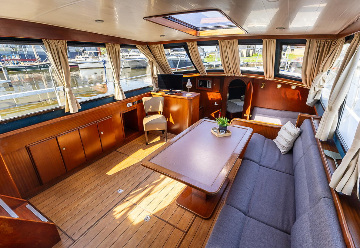 De Driesprong Yachtcharters Interieur Motorjacht Remora 39