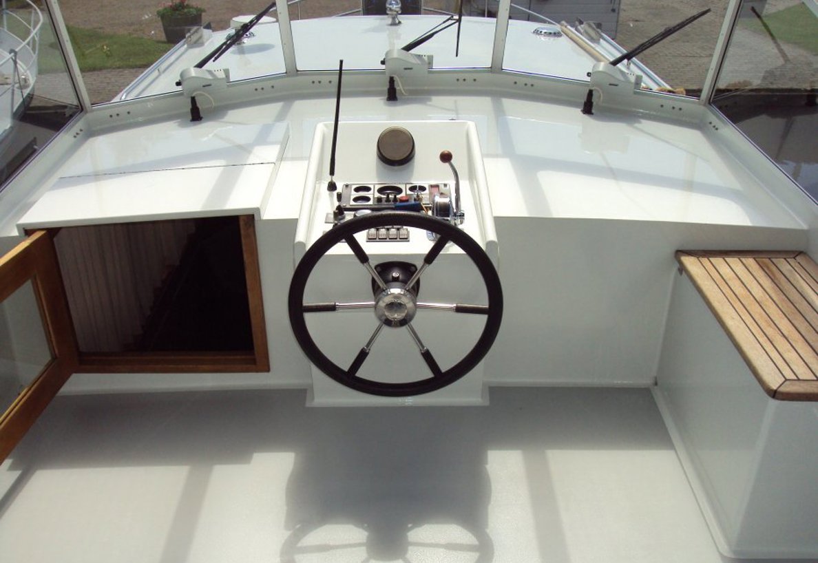 De Driesprong Yachtcharters Interieur Motorjacht Frisa 4
