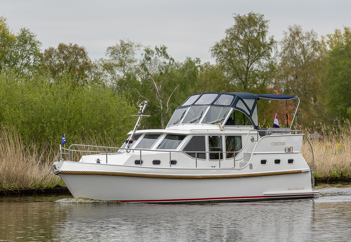 De Driesprong Yachtcharters Exterieur Motorjacht Comtesse 56