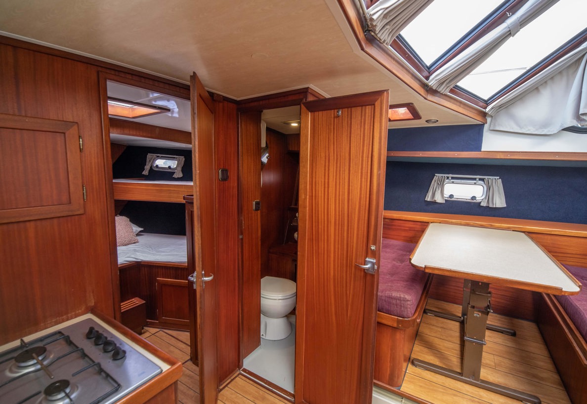 De Driesprong Yachtcharters Interieur Motorjacht Kuinder 07