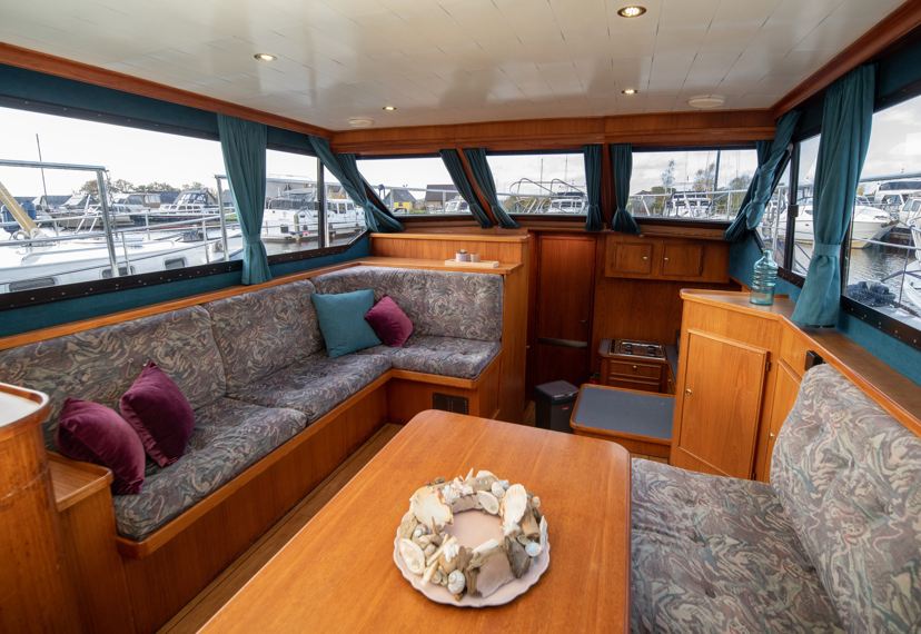 De Driesprong Yachtcharters Interieur Motorjacht Corvina 14