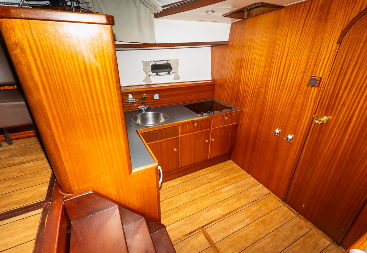 De Driesprong Yachtcharters Interieur Motorjacht Atherina 15