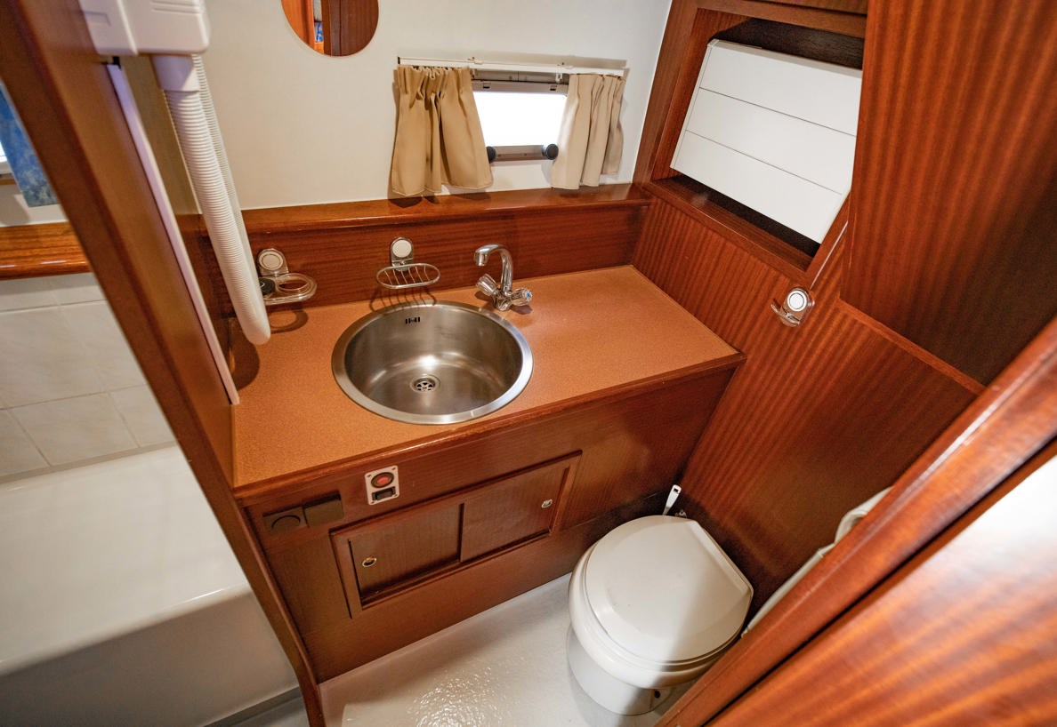 De Driesprong Yachtcharters Interieur Motorjacht Remora 19