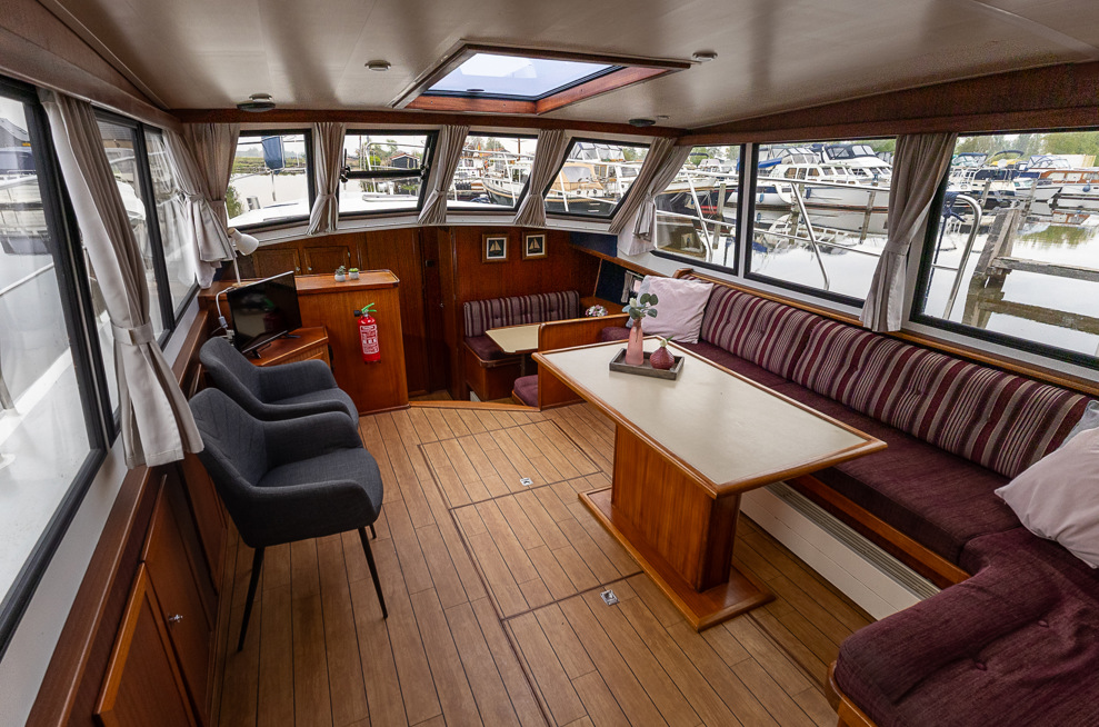 De Driesprong Yachtcharters Interieur Motorjacht Kuinder 37