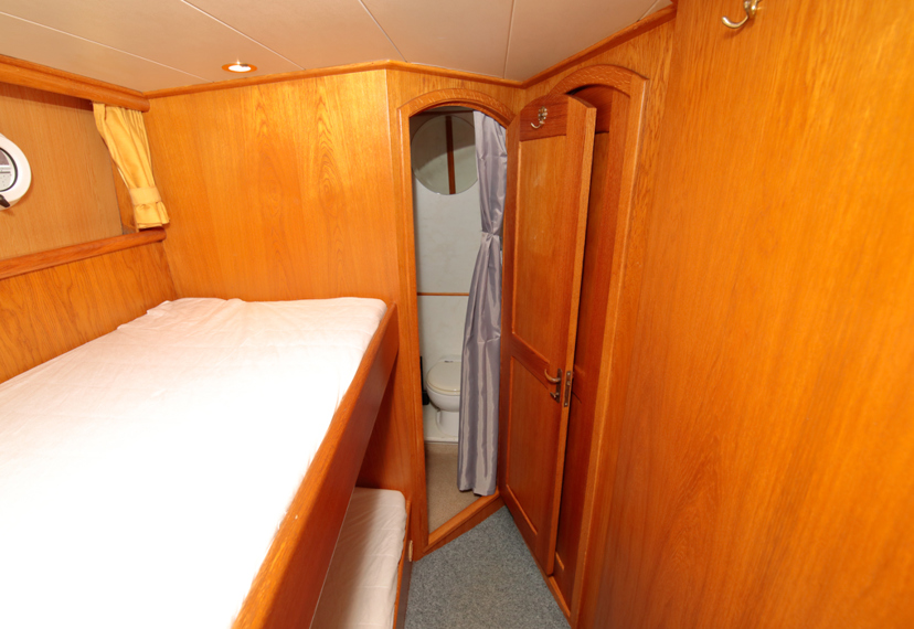 De Driesprong Yachtcharters Interieur Motorjacht La Bohéme 26