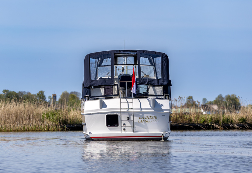 De Driesprong Yachtcharters Exterieur Motorjacht La Diege 21