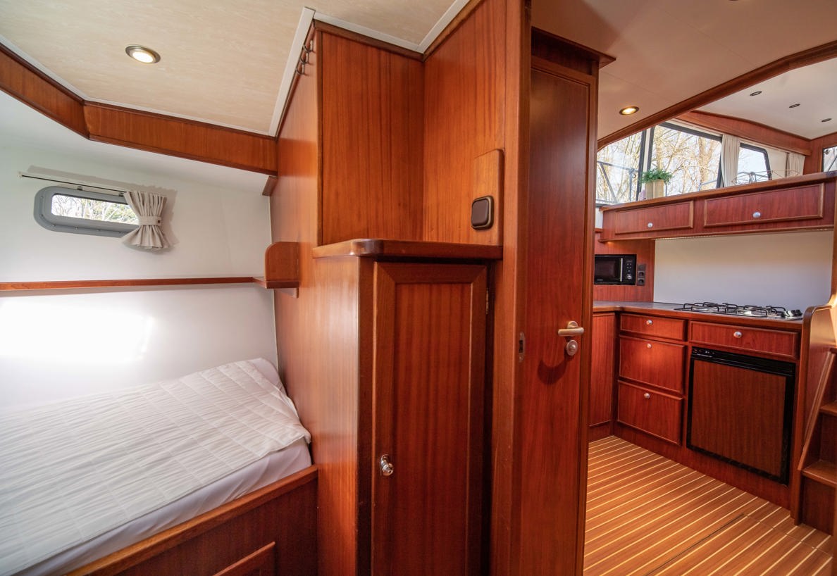 De Driesprong Yachtcharters Interieur Motorjacht Tjonger 09