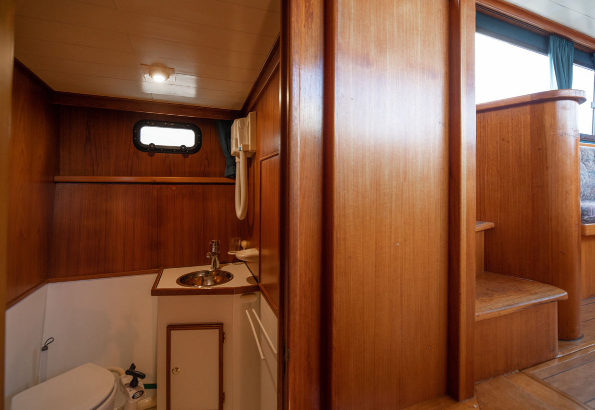 De Driesprong Yachtcharters Interieur Motorjacht Corvina 09