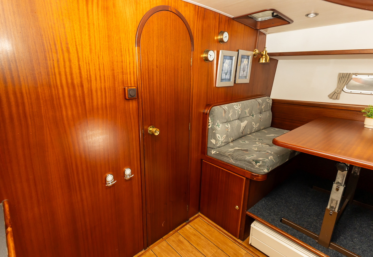 De Driesprong Yachtcharters Interieur Motorjacht Atherina 18