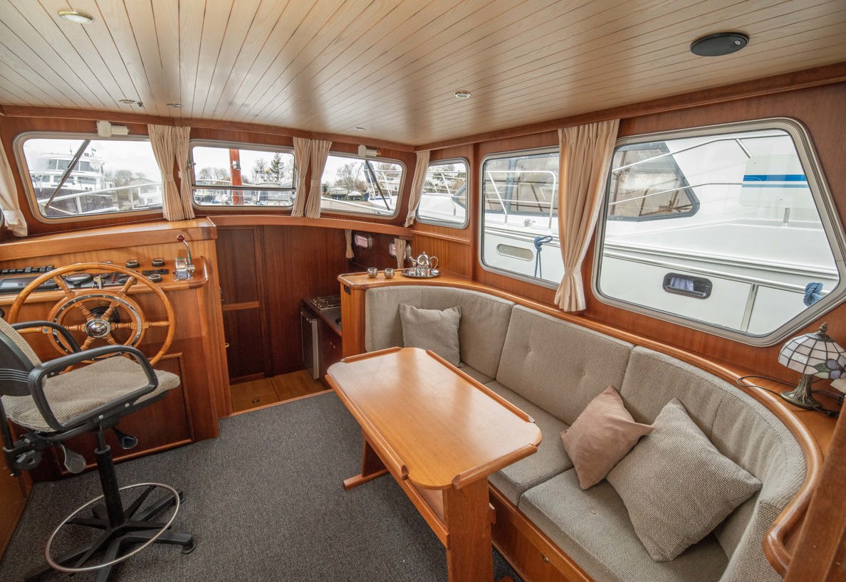 De Driesprong Yachtcharters Interieur Motorjacht Freule 16